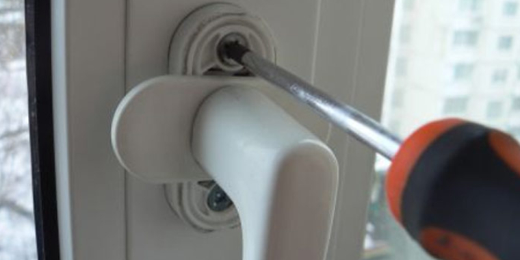 PVC Kapı Açmak İçin Hangi Aletleri Kullanabilirim